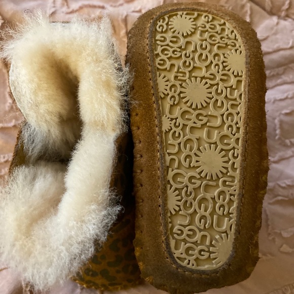 Cheetah Print Ugg Boots | Size 2/3 - Picture 3 of 3